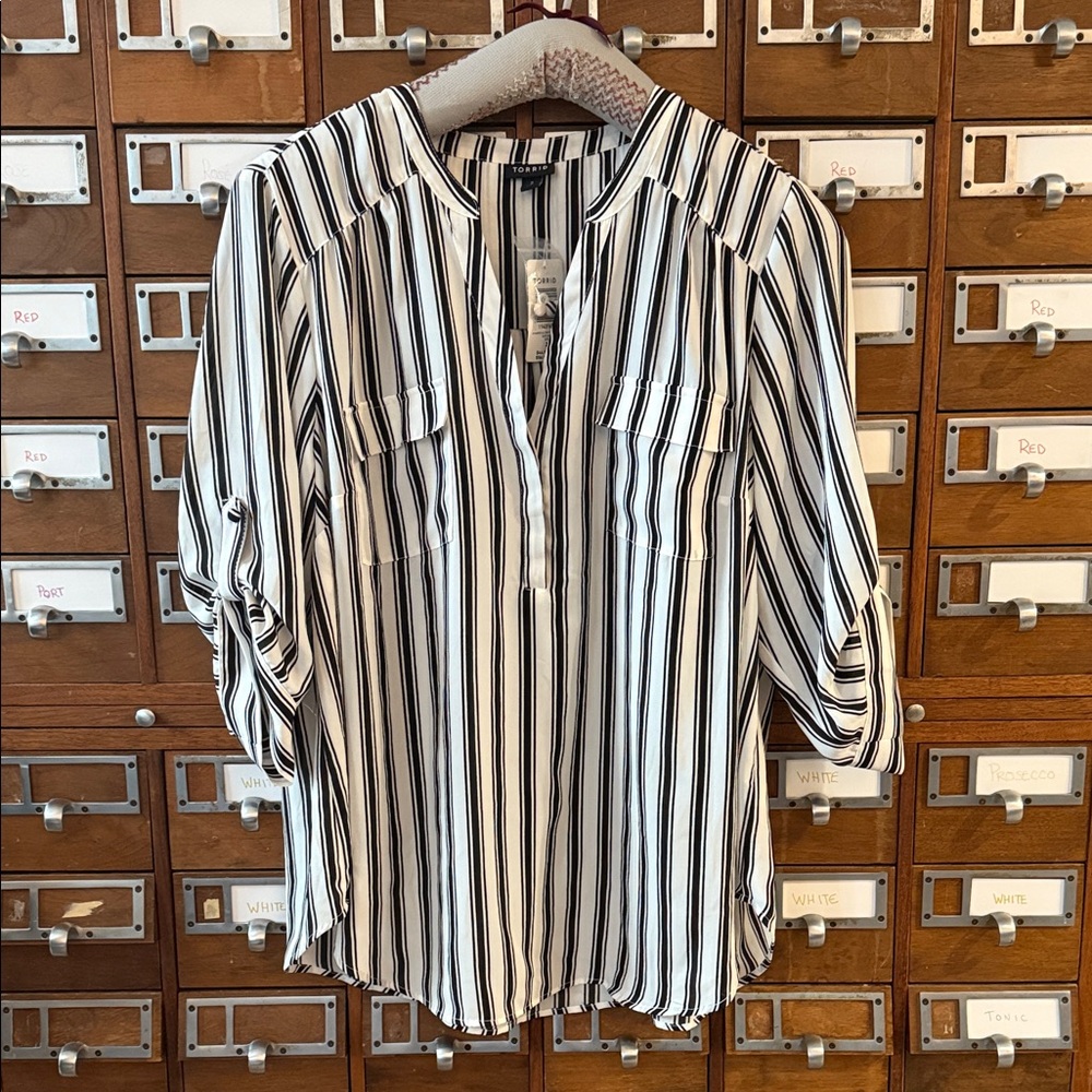 Torrid Harper 3/4 2 Pocket Pullover Blouse Black and White Stripe Size 2